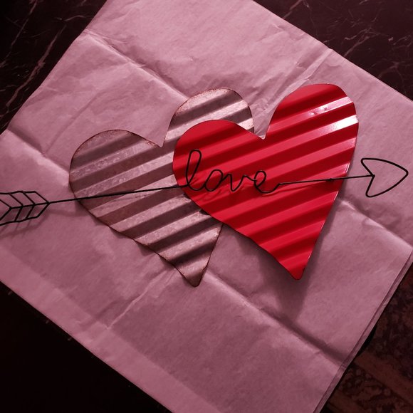 Valentine "LOVE" wall hanging art. Metal 11" tall. - Picture 3 of 4